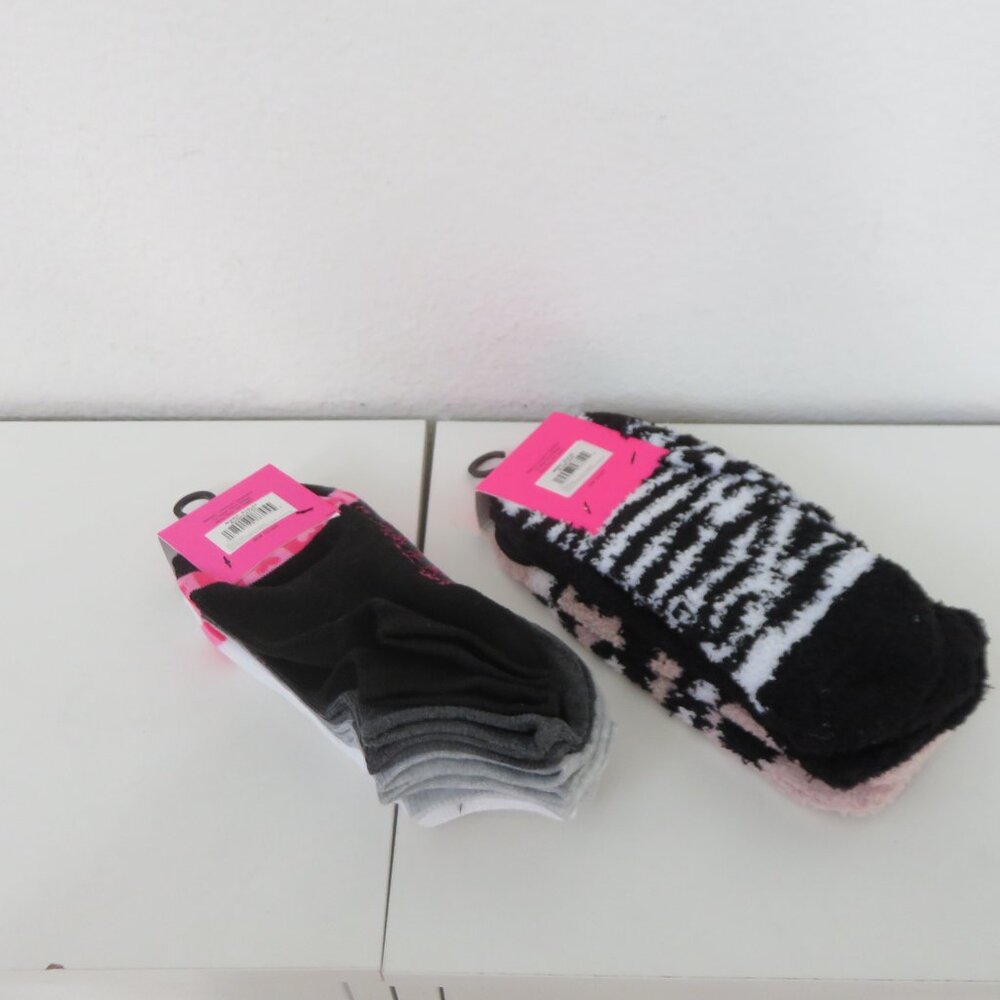 Betsey Johnson Lounge Socks 3 pairs / Low cuts 6 pairs - Picture 6 of 9